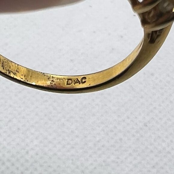 Vintage purple round jewel DAC ring on gold tone band with rhinestones - 9.75 - Picture 4 of 8